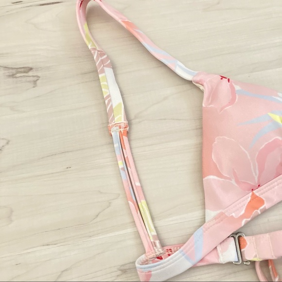 Billabong Tropical Bikini Top 🏝👙 - Picture 3 of 8